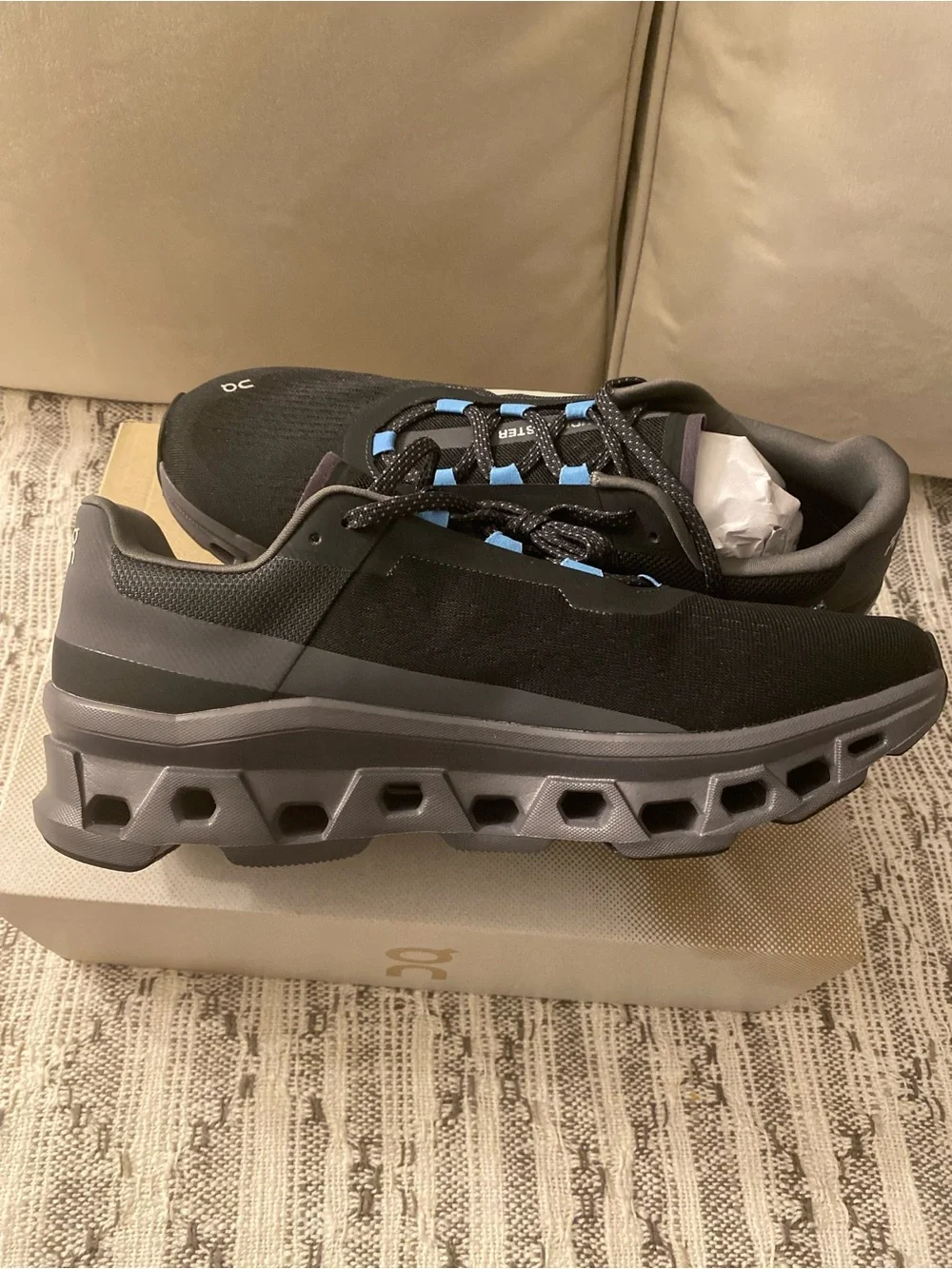 New Men's ON Cloudmonster Shoes Black Niagara Size 12 NIB Running - Picture 6 of 7
